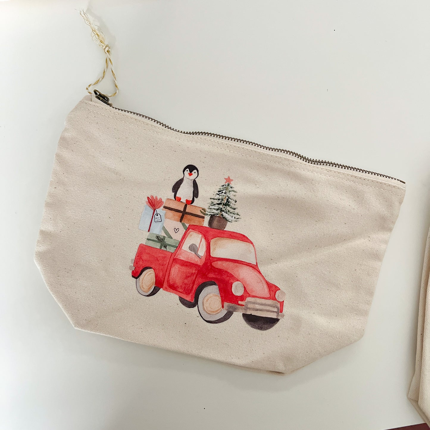 Nachhaltiges Baumwoll-Täschchen –Auto mit Pinguin | Kosmetiktasche & Organizer (Kopie) (Kopie) (Kopie)